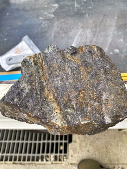 最近突然に興味が湧き出した鉱物この石は硬質砂岩。