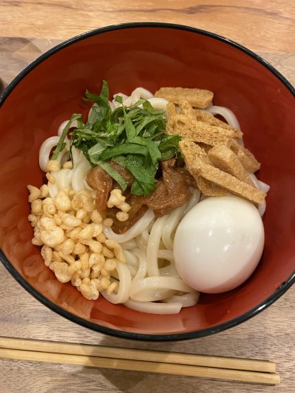 いただいたシソで夏らしい梅シソ冷やうどんをランチに♪