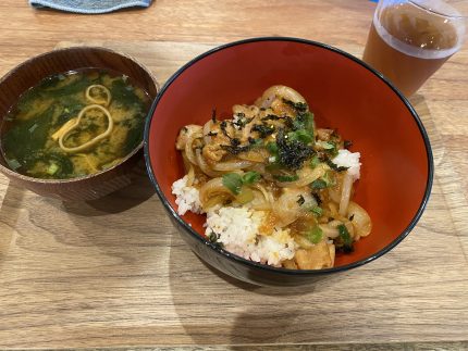 今日のランチ：お土産にいただいた「けいちゃん焼き」