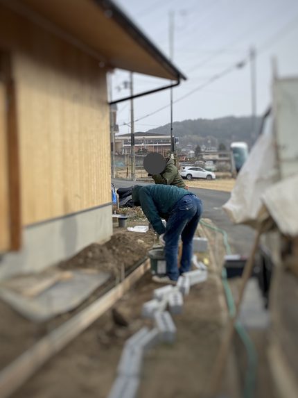 雪降る冬の一番寒い日にも現場の職人さんは頑張ってくれています。