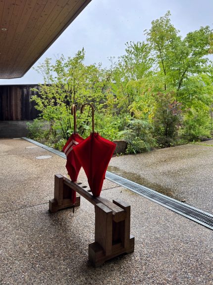 宇治のショールームも梅雨らしくなってきました