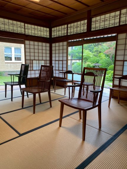 朝倉木工さんの暮らしの中の木の家具展へ