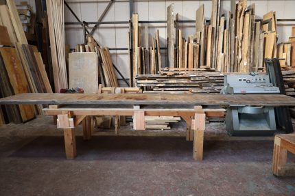 こんなに大きい一枚板はなかなかないです…！