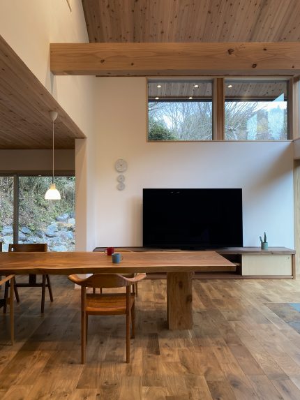 3月【完成見学会】の現場：いよいよ家具が搬入されていました！